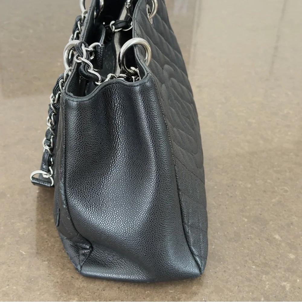 CHANEL Black Quilted Caviar Leather Shoulder Bag with Silver Hardware